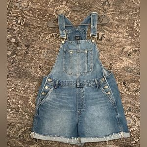 GAP Shorts Overalls - size Medium Petite - excellent condition